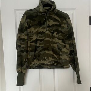 Women’s Old Navy Cropped Camouflage Quarter-Zip Pullover